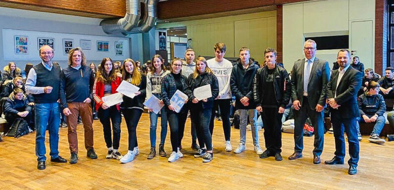 Fit fürs Berufsleben: 150 Schüler der IGS Helpsen durch Volksbank in Schaumburg gecoacht