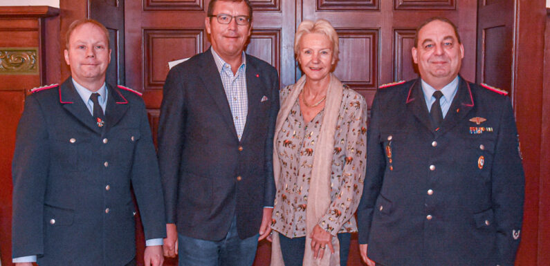 3000 Euro für Bückeburger Feuerwehren gespendet