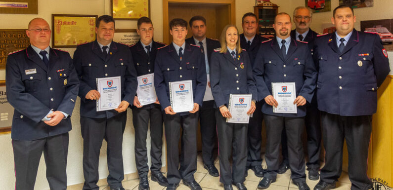 Großer Bahnhof für Wilhelm Völkening bei Jahresversammlung der Feuerwehr Schierneichen