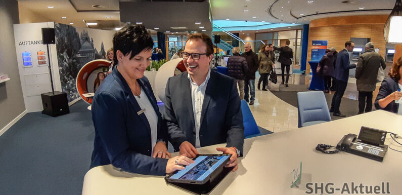 Tag der offenen Tür in der Volksbank Hameln-Stadthagen mit Einweihung der MedienLounge