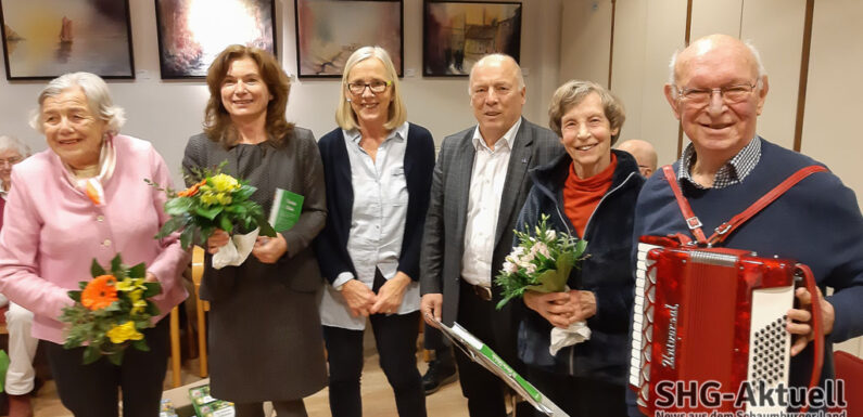 Bückeburg: Volksbank in Schaumburg spendet 40 Liederbücher für offenen Singkreis in der Begegnungsstätte