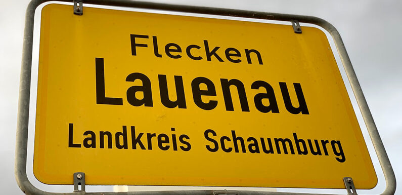 Lauenau: Glasscheibe an Buswartehäuschen zerstört