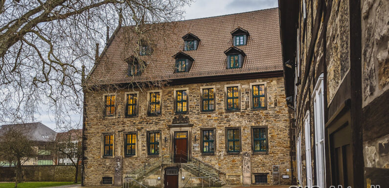 Fairer Weihnachtsmarkt und Bilderbuchkino in der Stadtbücherei Stadthagen