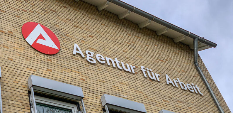 Arbeitsmarkt im Weserbergland: Erstmalig mehr Menschen in angezeigter Kurzarbeit als arbeitslos