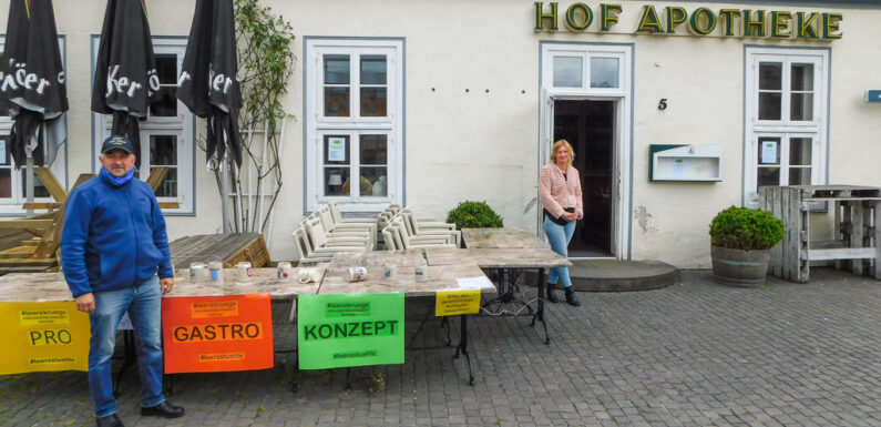 Aktion: „Leere Stühle – leere Krüge“ am verkaufsoffenen Sonntag in Bückeburg