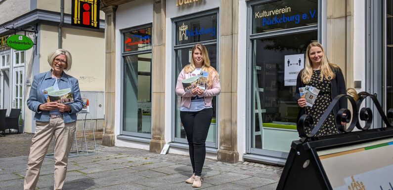 Bückeburg: Gästeführungen starten, neue Flyer und Herder-Broschüre vorgestellt
