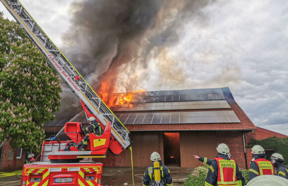 Großeinsatz von Feuerwehren, THW und Rettungsdienst: Wohnhaus in Rehren A.R. in letzter Sekunde gerettet