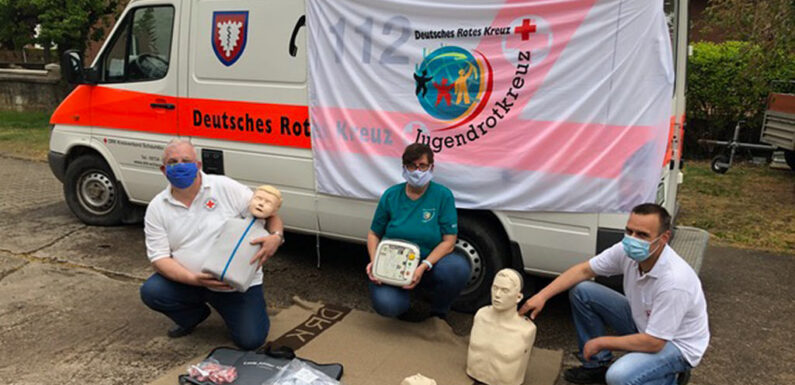 Lions Club Schaumburg spendet zwei Ausbildungspuppen für DRK Ortsverein Bückeburg