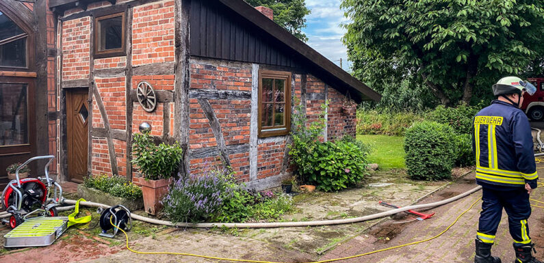 Gebäude durch Ruß und Feuer schwer beschädigt