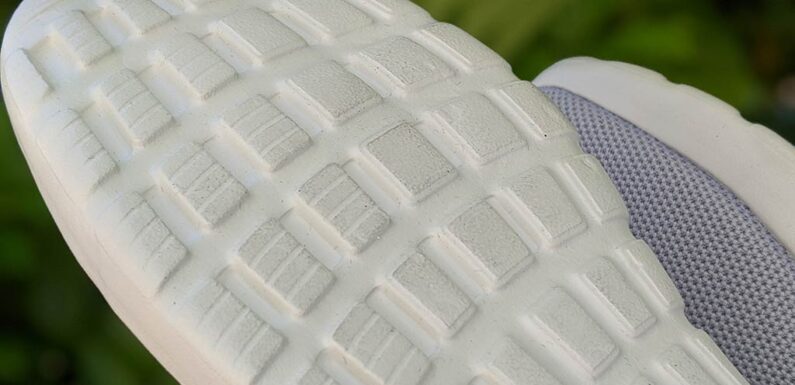 Neue Sneaker gestohlen, alte Schuhe zurückgelassen