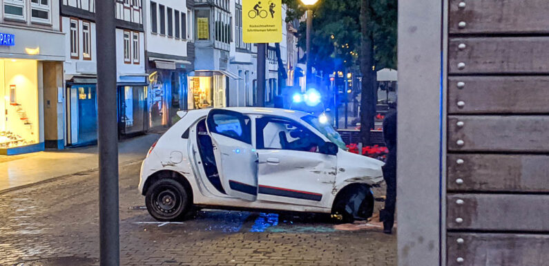 (Update: Corona-Test ist negativ) Polizei: Unfall-Ersthelfer sollen sich zwecks Kontaktverfolgung bei Landkreis melden