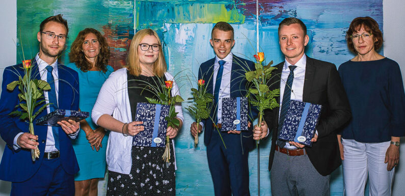 Volksbank in Schaumburg gratuliert frischgebackenen Bankkaufleuten zur bestandenen Abschlussprüfung