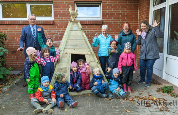 Sparen und Spielen: Volksbank ermöglicht Anschaffung von Holz-Tipi für Kita Bergkrug