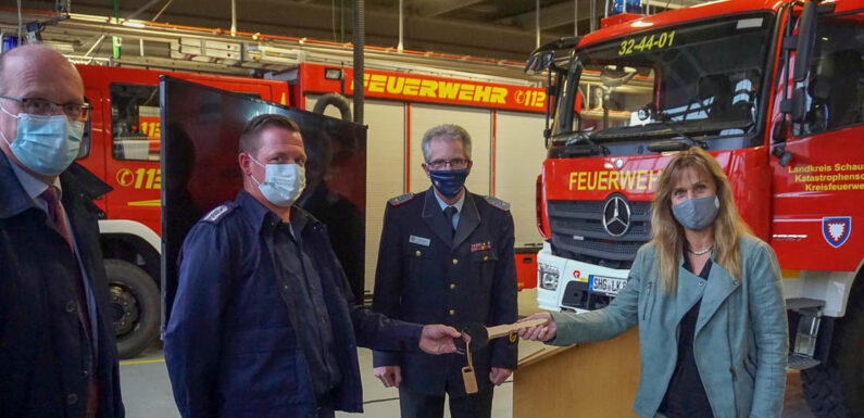 Landkreis stellt Feuerwehrfahrzeug für erweiterten Katastrophenschutz in Dienst
