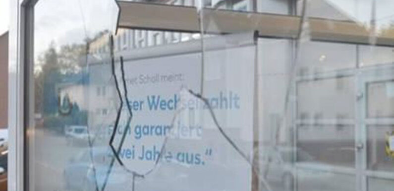 Bückeburg: Scheibe an Autohaus mit Hammer eingeschlagen