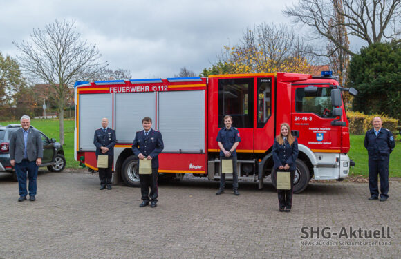 Vier Mitglieder der Feuerwehr Gelldorf erhalten goldene Ehrenamtskarten