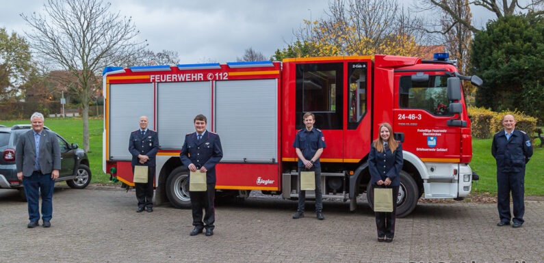 Vier Mitglieder der Feuerwehr Gelldorf erhalten goldene Ehrenamtskarten