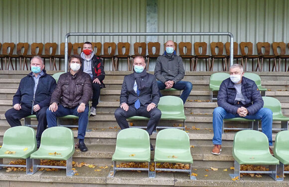 Bückeburg: Tribüne des Jahnstadions mit 102 Sitzschalen ausgestattet