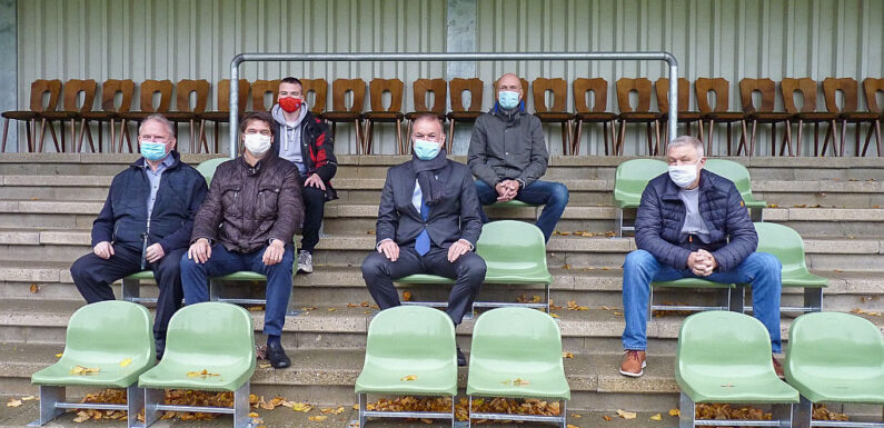 Bückeburg: Tribüne des Jahnstadions mit 102 Sitzschalen ausgestattet