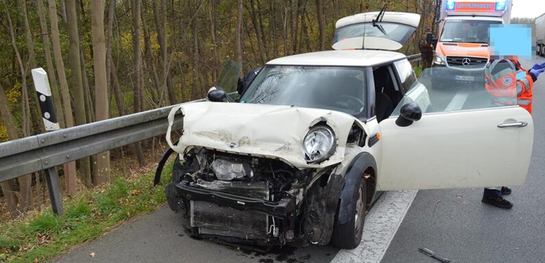 Eine Verletzte, zwei Unfälle, drei kaputte Autos: B 65 nach Unfall bei Röcke stundenlang gesperrt