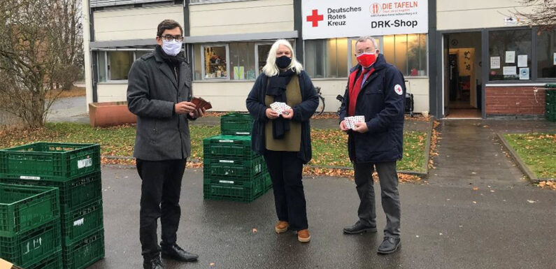 240 Mini-Adventskalender an DRK-Tafel gespendet
