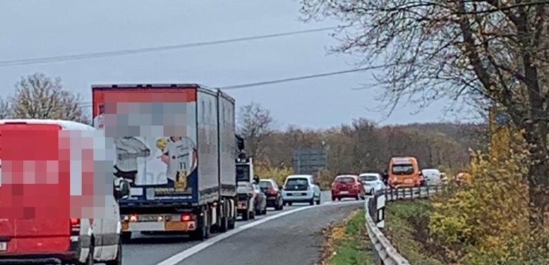 Vollsperrung nach Unfall auf B 65 zwischen Minden und Bückeburg