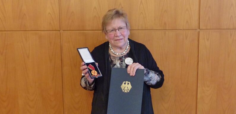 Verdienstmedaille für Gisela Vogt