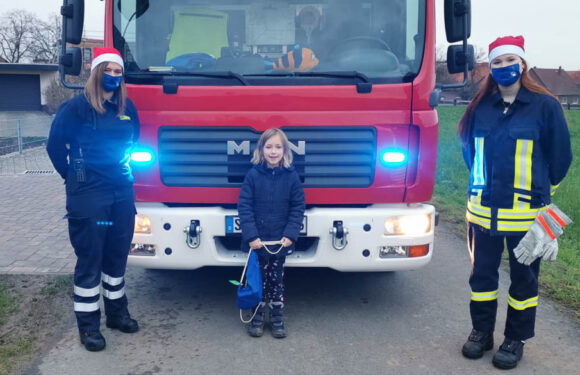 Glückliche Kinderaugen am Ende eines ungewöhnlichen Feuerwehrjahres