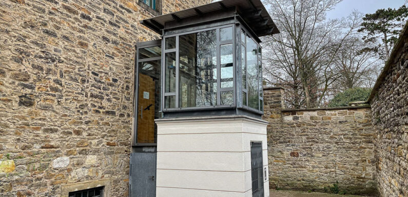 Kontaktlose Ausleihe in der Stadtbücherei Stadthagen über den Aufzug