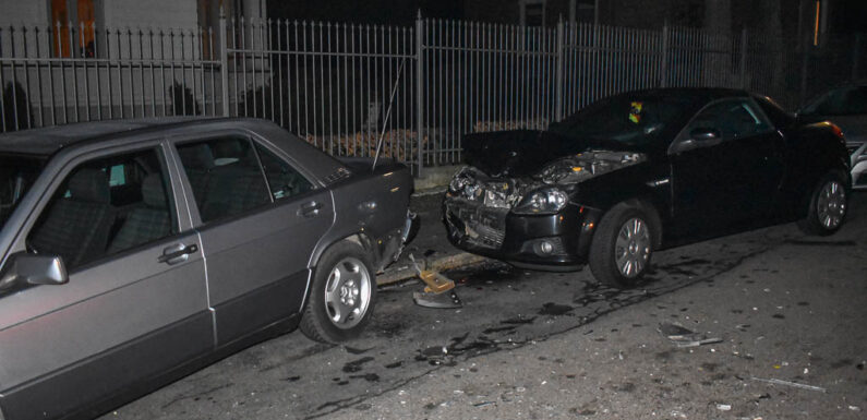 Unfall in der Parkstraße: Drei Autos stark beschädigt