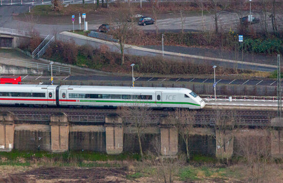 SPD Bückeburg, Bundestagsabgeordnete Marja-Liisa Völlers und Landtagsabgeordneter Jan-Philipp Beck zu Bahn-Plänen