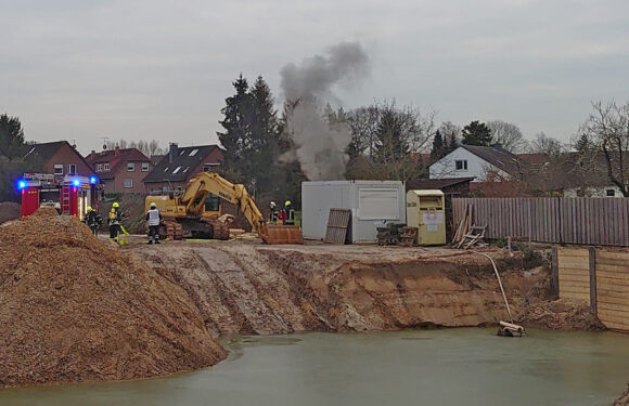 Hagenburg: Baucontainer brennt