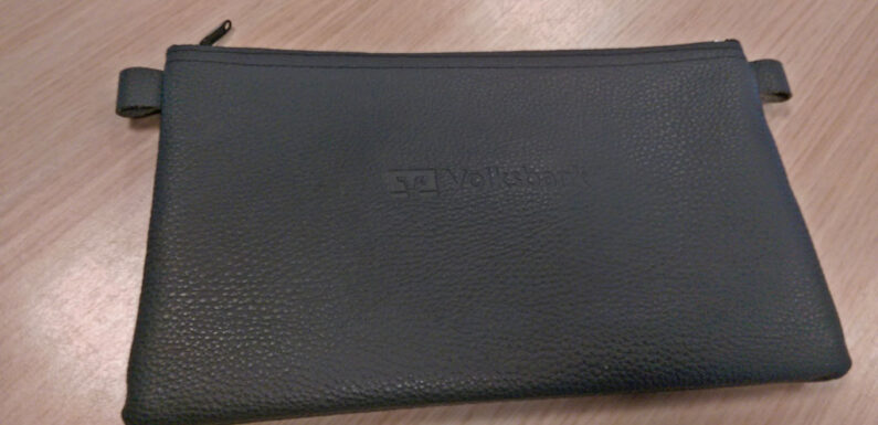 Wem gehört die Tasche mit 1.105,82 Euro?