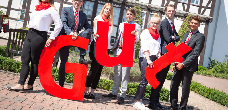 Sparkasse Schaumburg gratuliert sieben jungen Menschen zum Ausbildungsfinale