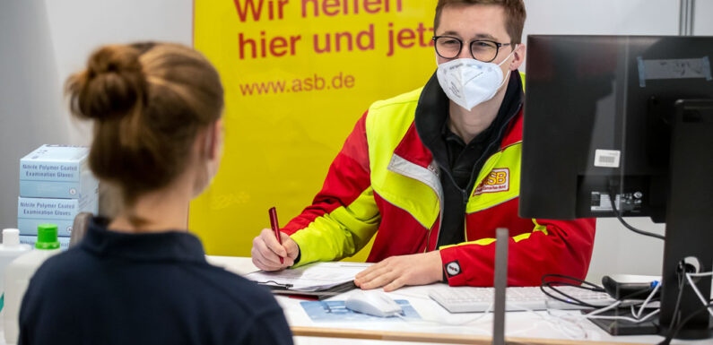 Über 30 ehrenamtliche Helfer vom Kreisverband dabei: ASB bildet Impfhelfer für Impfzentrum in Hannover aus