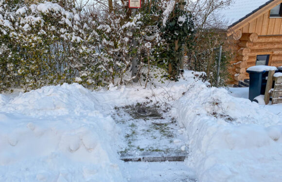 Feuerwehren befreien Hydranten von Schnee