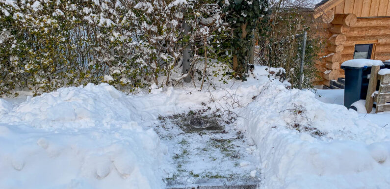 Feuerwehren befreien Hydranten von Schnee