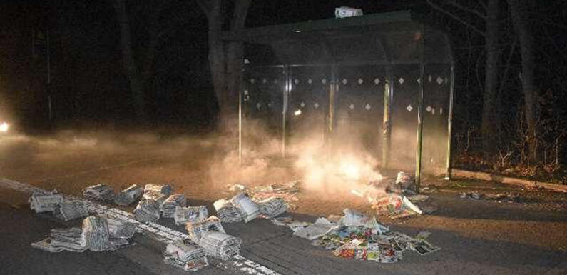 Obernkirchen: Zeitungsstapel in Buswartehäuschen angezündet