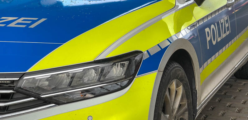 Lindhorst: Opel auf Parkplatz beschädigt