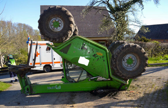 Luhden: Teleskoplader umgekippt