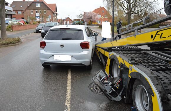 Warber: Polo prallt gegen Autotransporter