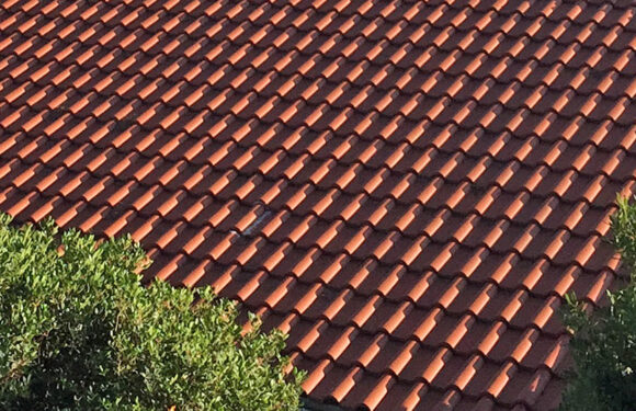 Dubiose Dachdecker verlangen Wucherpreis von Seniorin: Polizei Stadthagen ermittelt