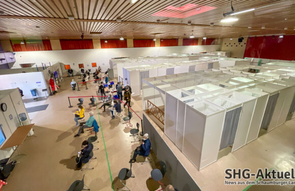 Samstags-Impfaktion in Schaumburg: DRK verstärkt Team in der Festhalle Stadthagen