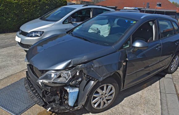 Nienstädt: Auto rollt von Tankstelle auf B65