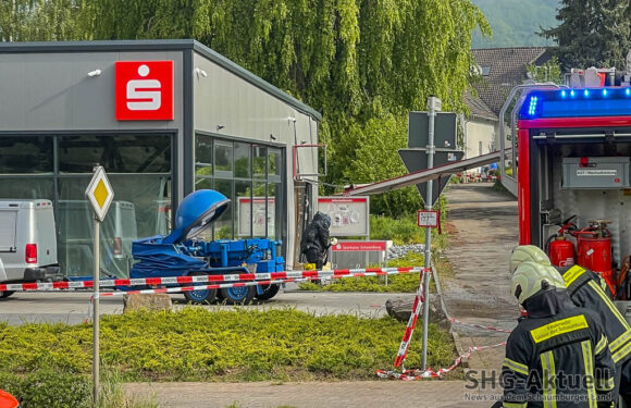 Geldautomat in Deckbergen gesprengt: Täter richten schwere Schäden an