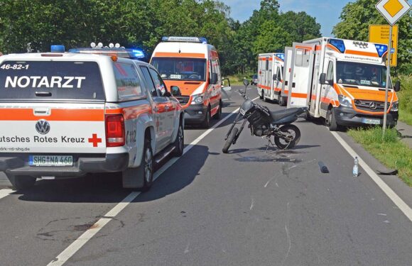 Bückeburg: Krad kracht in Auto