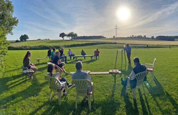Stammtisch auf dem Sportplatz: Thomas Wolf trifft Vereine in Algesdorf