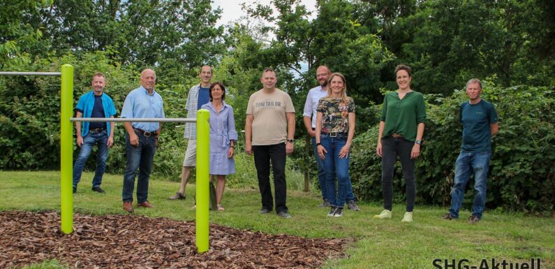 Vom Turnen auf dem Koloss direkt zum Chillen in die Hängematte: Spielplatz am Bückeburger Weinberg wiedereröffnet