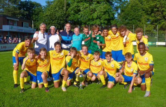 Bückeburg: Eintracht Braunschweig nimmt Pokal mit in die Löwenstadt