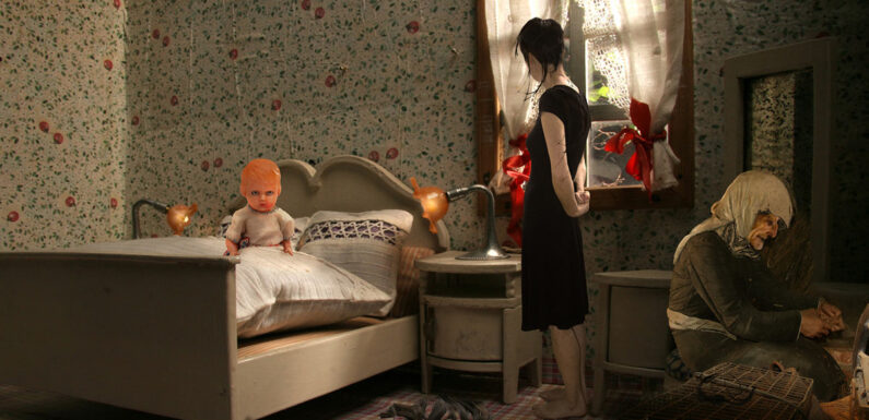 Neue Ausstellung „Des Kaisers neue Kleider“ in der Zehntscheune Stadthagen